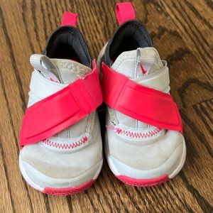 Nike toddler sneakers